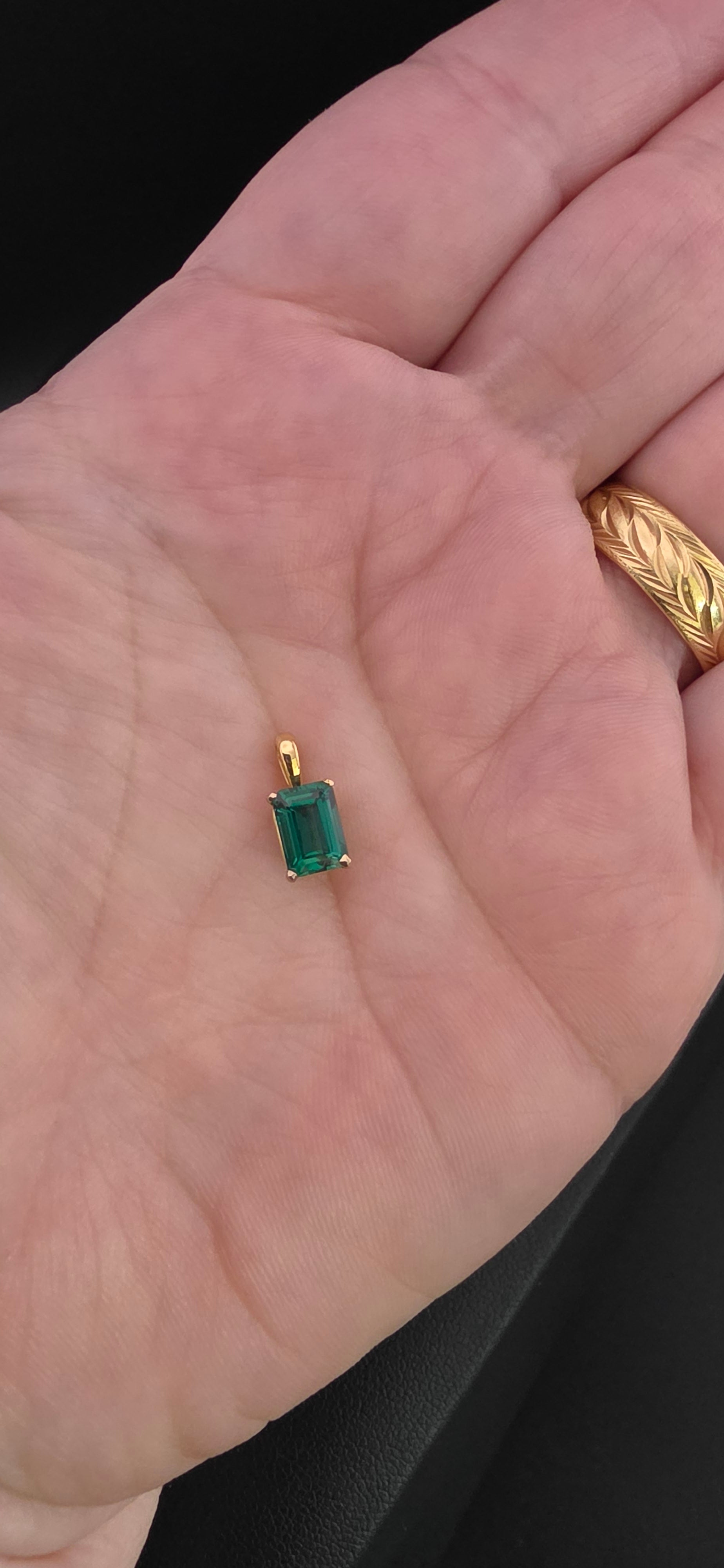 Esmerald 1ct Pendant