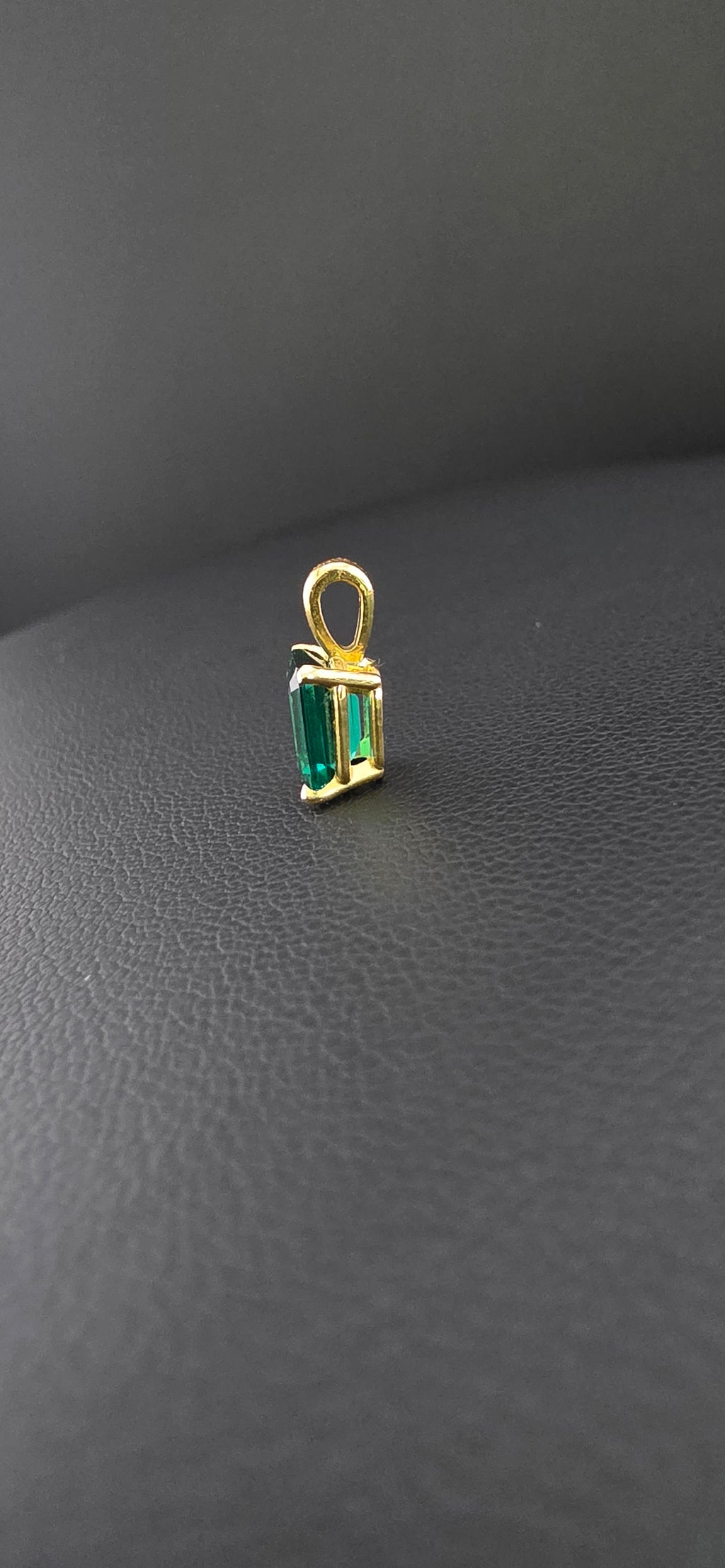Esmerald 1ct Pendant