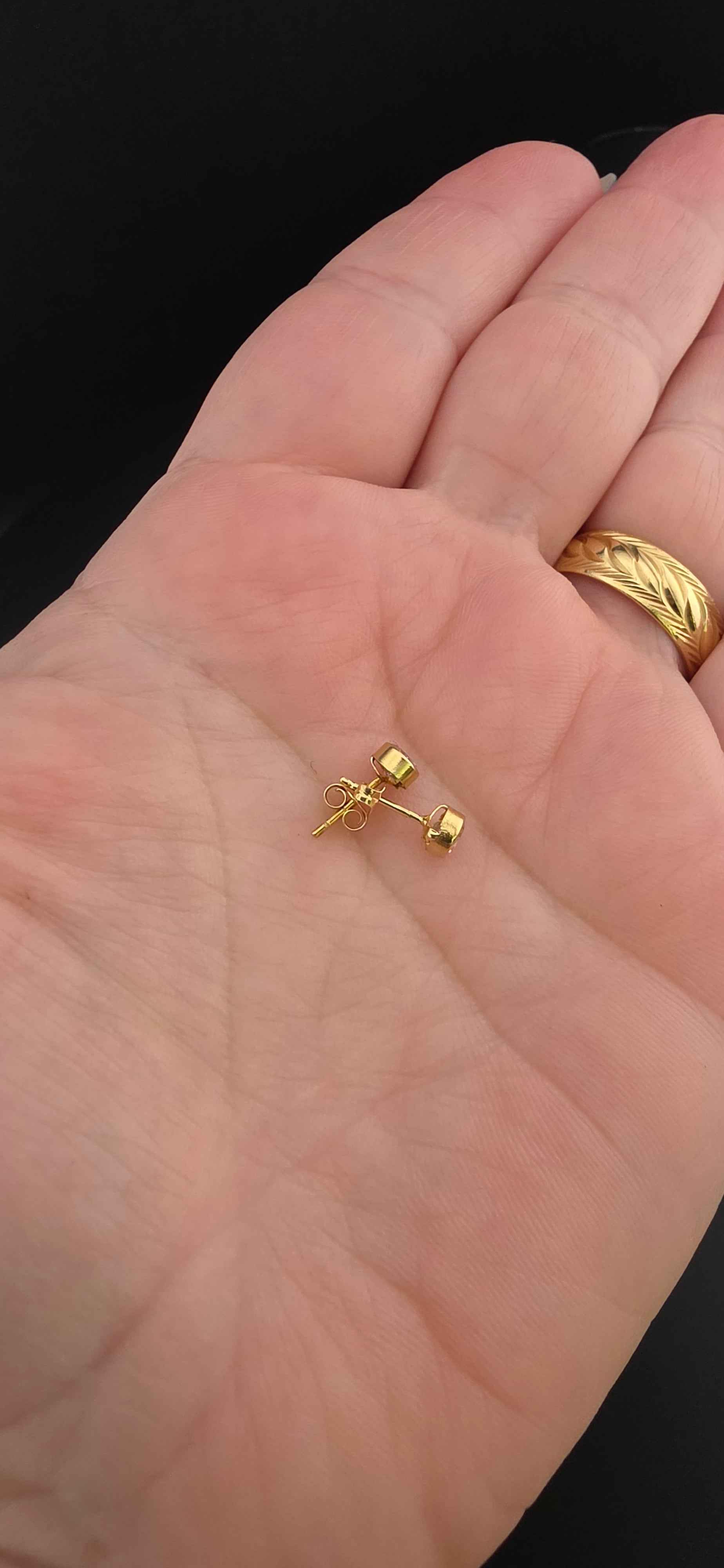 Earring Gold White