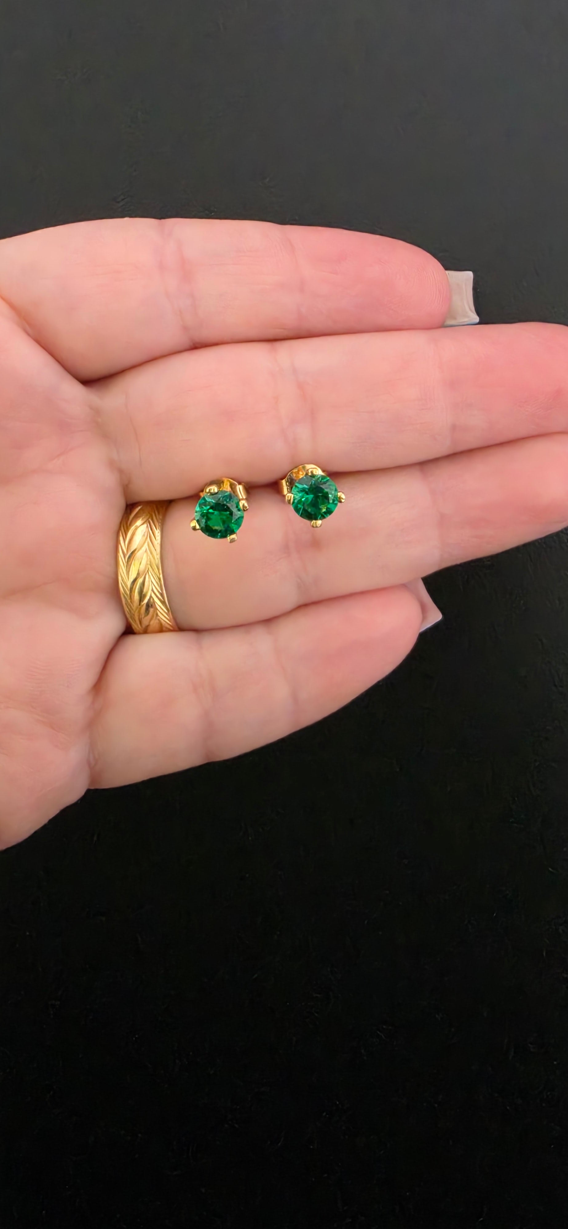 Earring Gem Esmerald 1ct