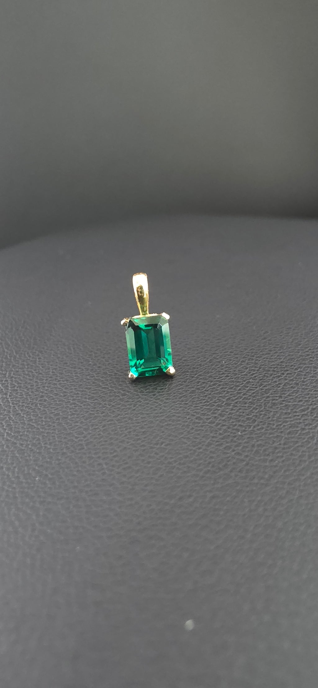 Esmerald 1ct Pendant