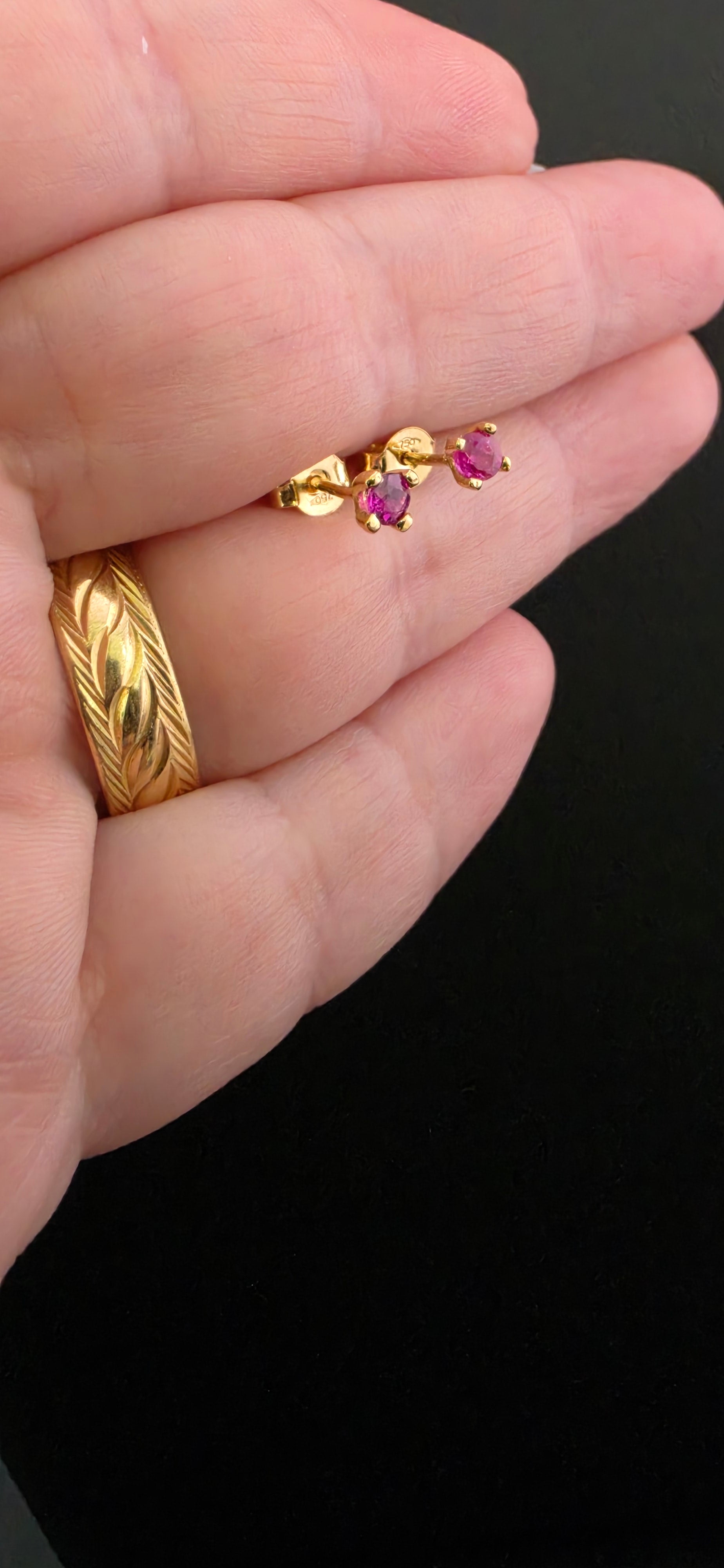 Earring Gem Rubí 15mm