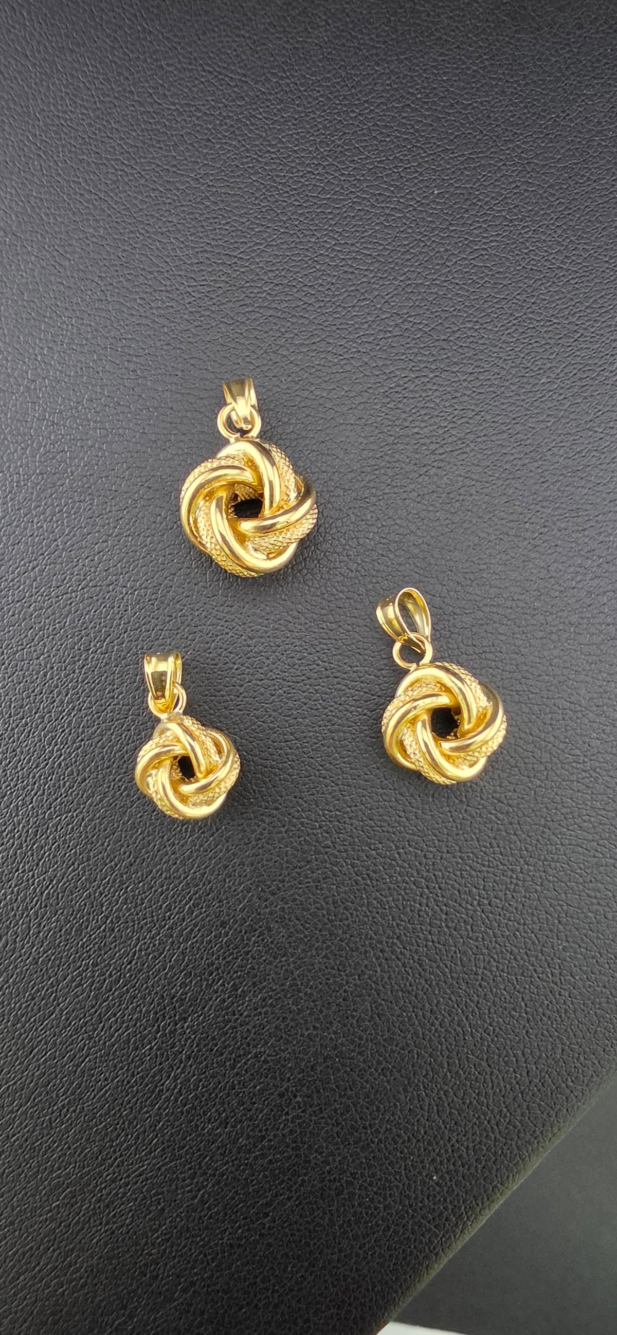 Pendant Knot