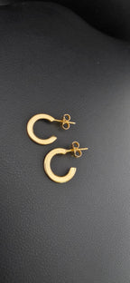 C-Hoop Earrings Solid