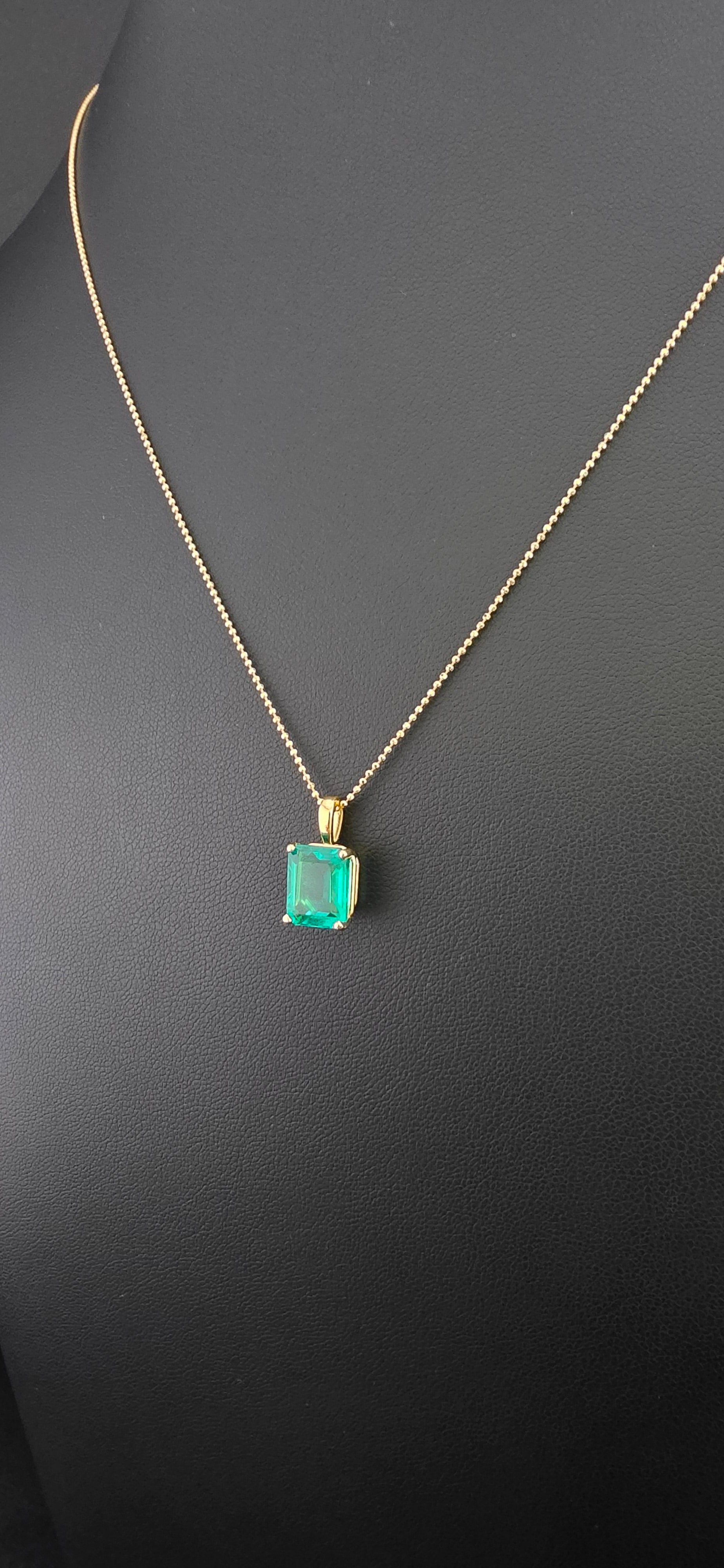 Esmerald 3.2ct Pendant