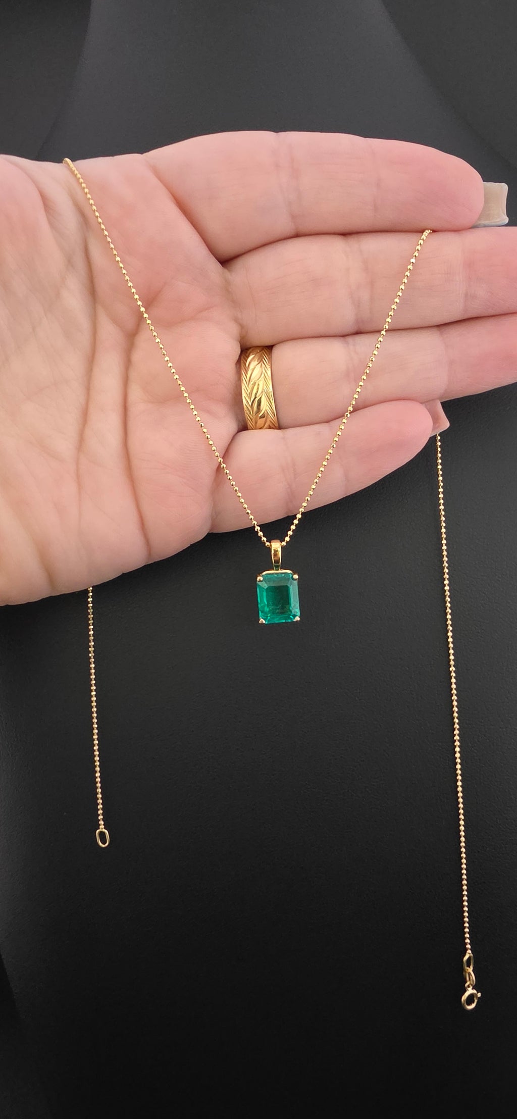 Esmerald 3.2ct Pendant